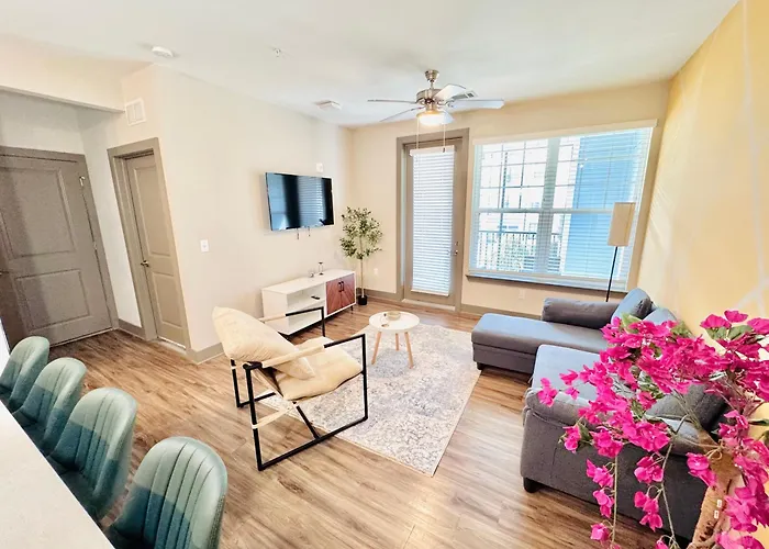 Full Apartment With King Bed, Pet-Friendly & 15 Min To Parks And Lots Of Amenities