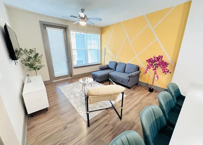 Full Apartment With King Bed, Pet-Friendly & 15 Min To Parks And Lots Of Amenities