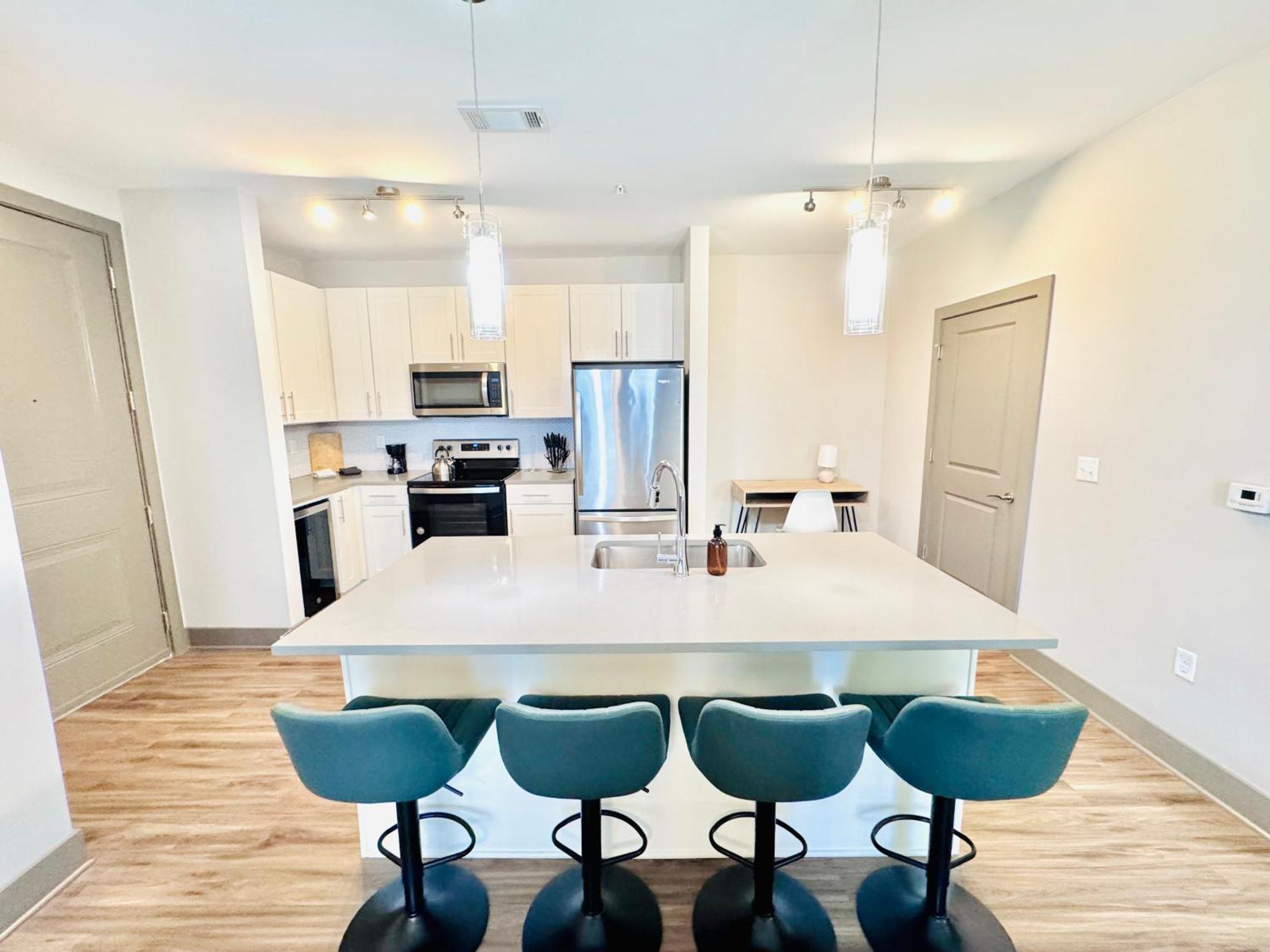 Full With King Bed, Pet-friendly & 15 Min To Parks And Lots Of Amenities * Orlando