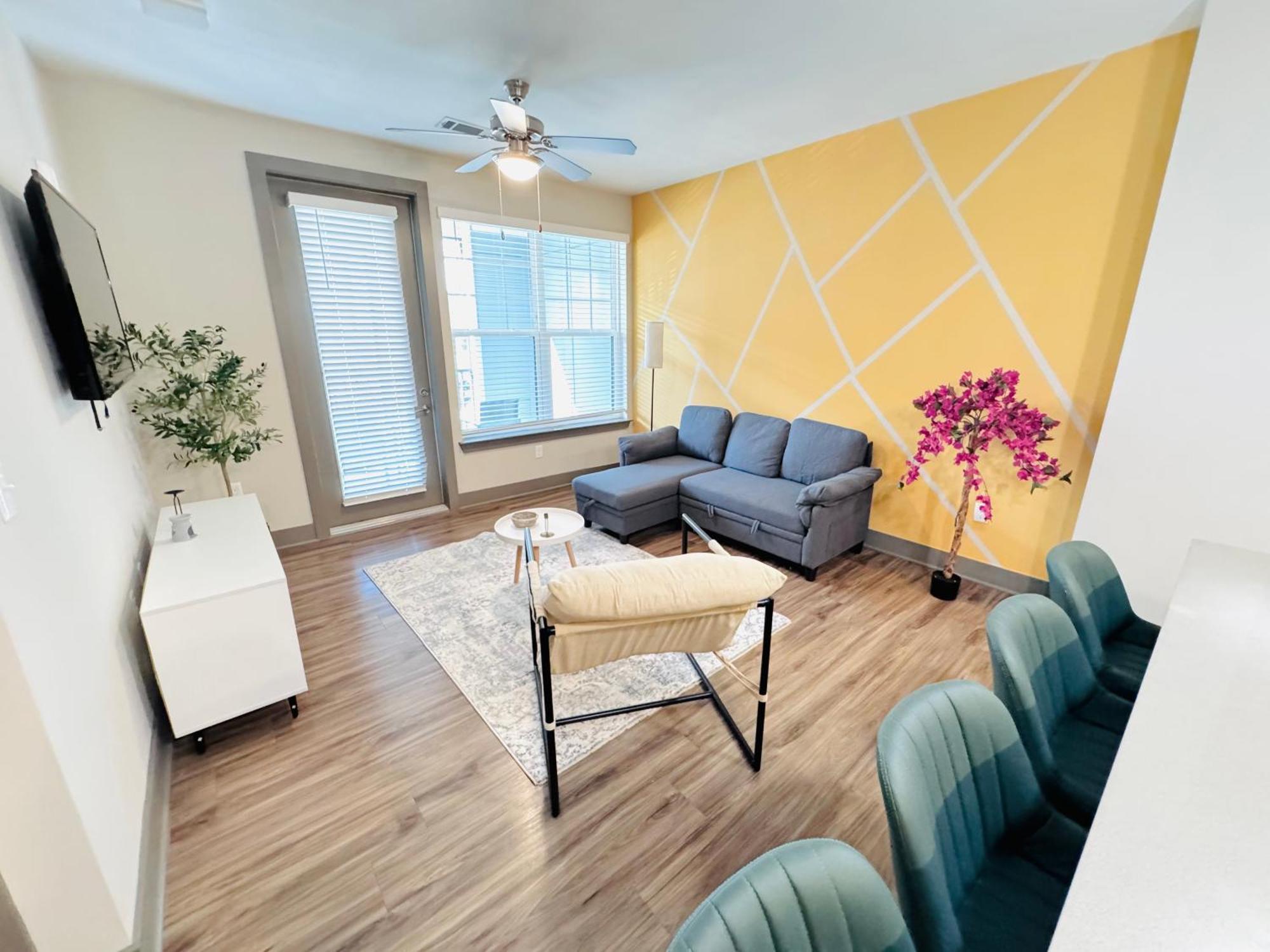 Full With King Bed, Pet-friendly & 15 Min To Parks And Lots Of Amenities Apartment *